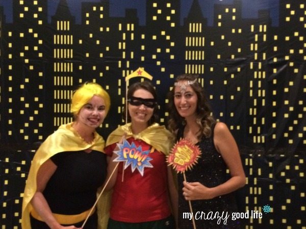 Family Halloween Costumes: Family Photobooth