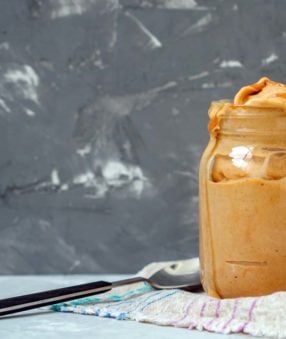 This Peanut Butter Chocolate Shakeology recipe is a delicious morning smoothie! A protein shake is a great way to lose weight and curb cravings, and you can use Beachbody Shakeology or protein powder for this breakfast protein shake recipe. #coffee #beachbody #shakeology
