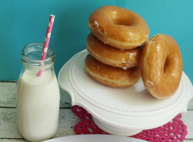 Marshmallow Buttercream Frosting with Donughnut Pops! 