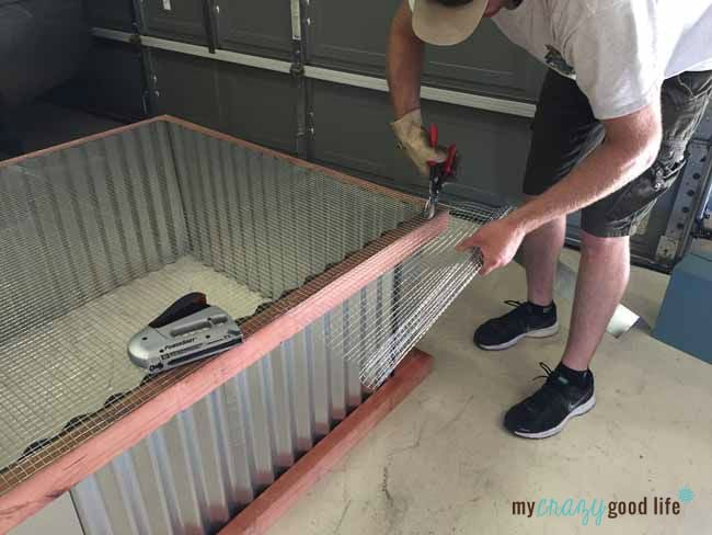 chicken-wire-raised-bed-garden