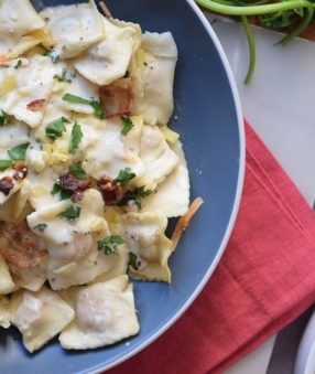 This Creamy Asiago Ravioli has all you expect from a good Italian recipe, it's easy to do, a total crowd pleaser, and out of this world good.