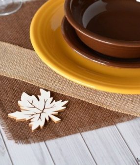 Make these gorgeous Thanksgiving placemats and wow your guests this year! With just a few simple steps you can have a beautiful addition to any table.