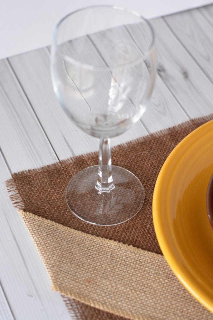 Make these gorgeous Thanksgiving placemats and wow your guests this year! With just a few simple steps you can have a beautiful addition to any table. 