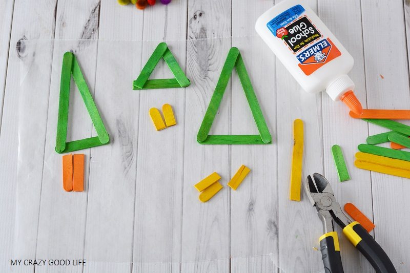 The holidays are typically when we have some "down time". This easy craft is great, make these popsicle ornaments with the kids or the whole family!