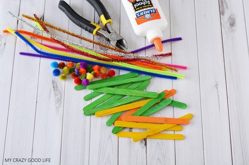 The holidays are typically when we have some "down time". This easy craft is great, make these popsicle ornaments with the kids or the whole family!