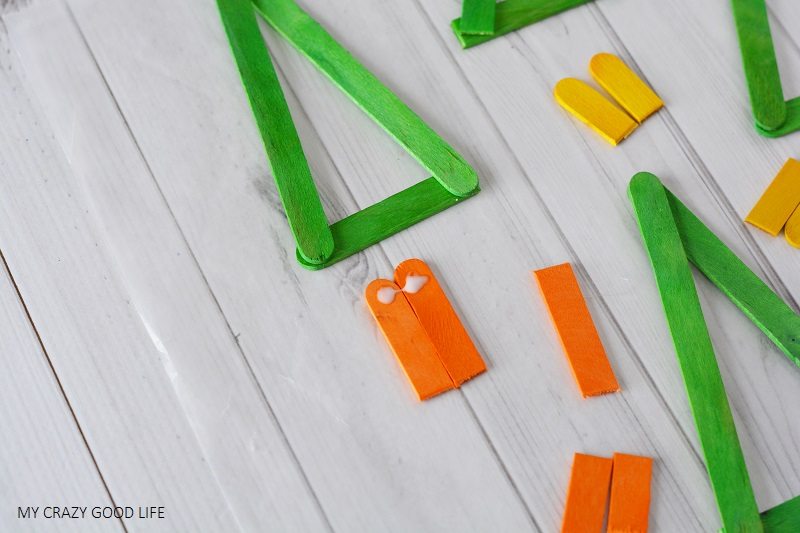 The holidays are typically when we have some "down time". This easy craft is great, make these popsicle ornaments with the kids or the whole family!