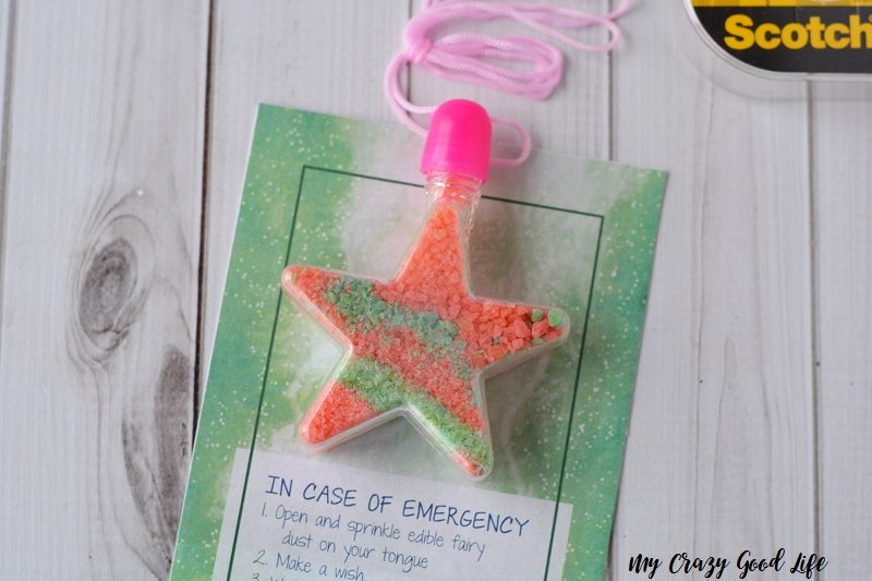 This Edible Fairy Dust Necklace craft is the perfect Disney Cruise Fish Extender gift, and so easy to make! Also great for a fairy party!