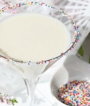 Do you love colorful and delicious beverages? This Funfetti Martini should do the trick! It's delicious, festive, and perfect for Spring.