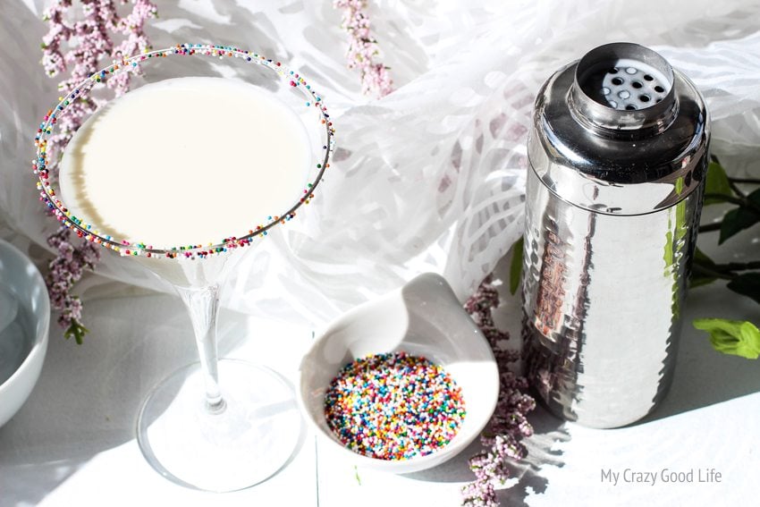 Do you love colorful and delicious beverages? This Funfetti Martini should do the trick! It's delicious, festive, and perfect for Spring. 