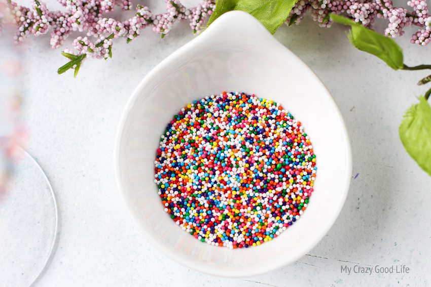 Do you love colorful and delicious beverages? This Funfetti Martini should do the trick! It's delicious, festive, and perfect for Spring. 