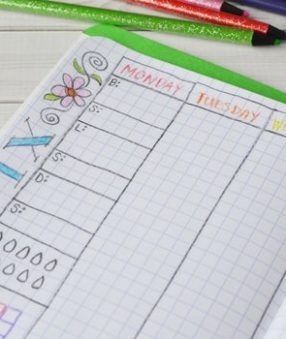 Looking for a way to log your containers or daily events? This DIY Bullet Journal is a creative way to track your day! Using a 21 Day Fix Bullet Journal is a fun way to stay on course for weight loss and better eating!