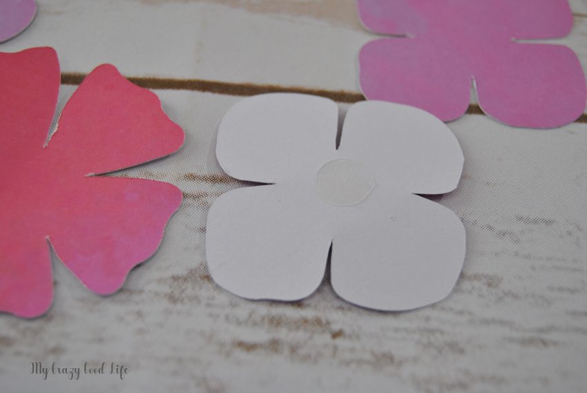 Learning how to make a paper flower can be tricky. Luckily these Cricut paper flowers are gorgeous AND easy to create. Plus, Cricut crafting time is fun! 