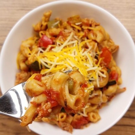 This Weight Watchers Instant Pot goulash is a family favorite recipe! It's easy to add extra veggies to this meal, and it's the perfect one pot dinner. This WW pasta dish is delicious, and easy to turn into a freezer meal! Weight Watchers pasta | WW goulash | Weight Watchers Goulash | WW dinner recipe | healthy Dinner Recipe #weightwatchers #instantpot #healthy