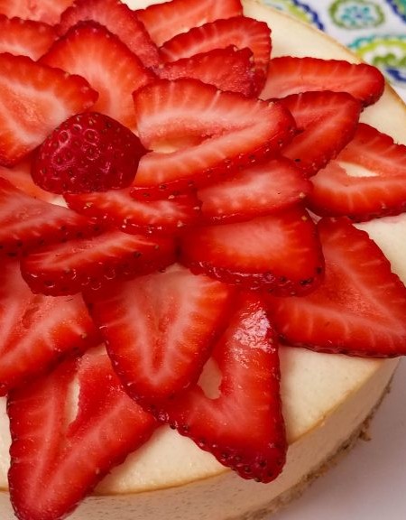 Instant Pot cheesecake is quick, easy, and delicious. This is a healthier cheesecake recipe that is perfect for diets and the 21 Day Fix!
