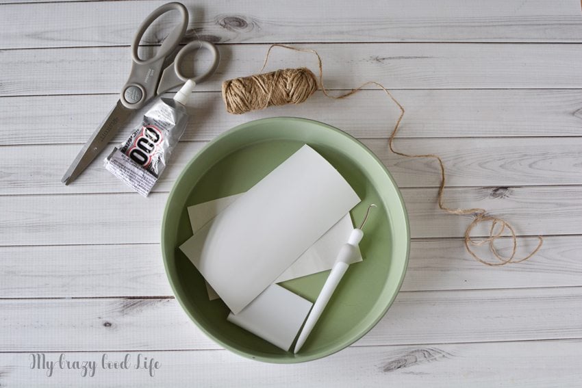 A DIY Margarita Drink Tray is easy to make and it is perfect for serving up your favorite cocktails! Try out this Margarita Drink Tray craft! 