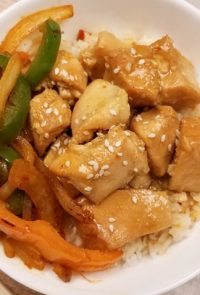 Get your Chinese Food fix with this Instant Pot Orange Chicken recipe. It's delicious and so easy! 21 Day Fix Orange Chicken with container counts.