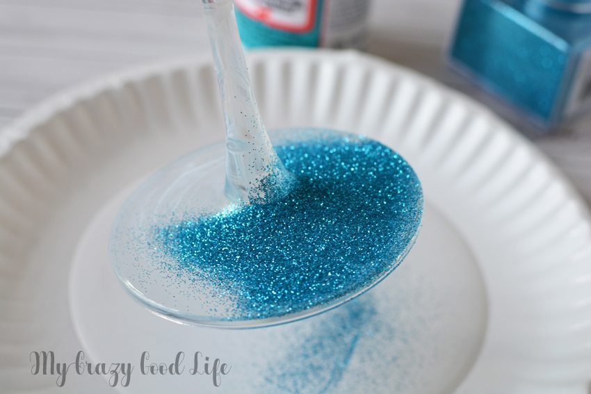Making DIY glitter margarita glasses is an easy, fun, and useful project. You can keep them for yourself or add them to a gift basket! 