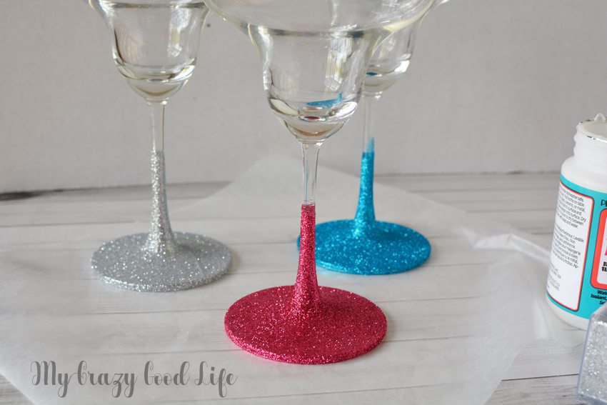 Making DIY glitter margarita glasses is an easy, fun, and useful project. You can keep them for yourself or add them to a gift basket! 