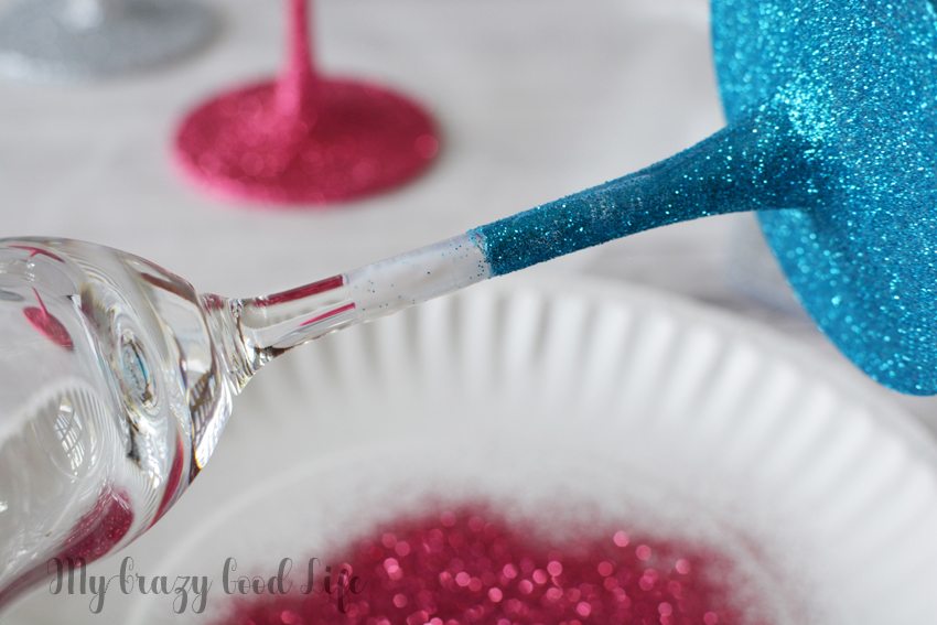 Making DIY glitter margarita glasses is an easy, fun, and useful project. You can keep them for yourself or add them to a gift basket! 