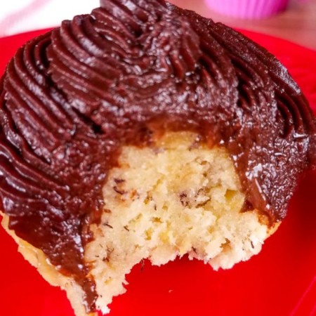 These Instant Pot cupcakes are so delicious you won't even believe that they're also 21 Day Fix cupcakes. One recipe to satisfy your healthy sweet tooth!