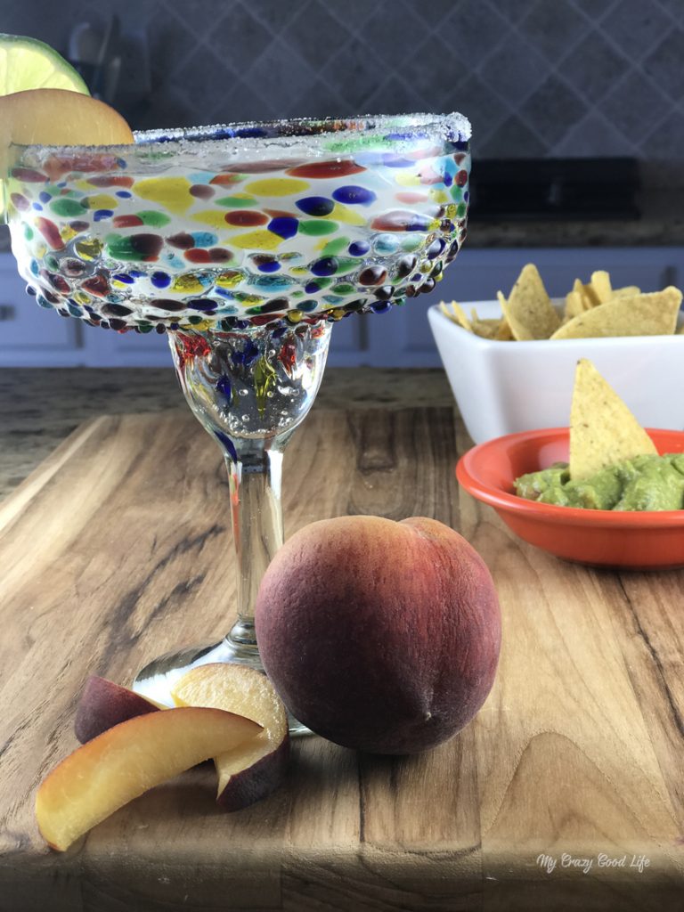 Making a delicious cocktail doesn't have to be hard work. Take this 100 calorie peach margarita for example, it's quick and easy to make! 