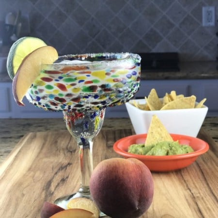 Making a delicious cocktail doesn't have to be hard work. Take this 100 calorie peach margarita for example, it's quick and easy to make! 