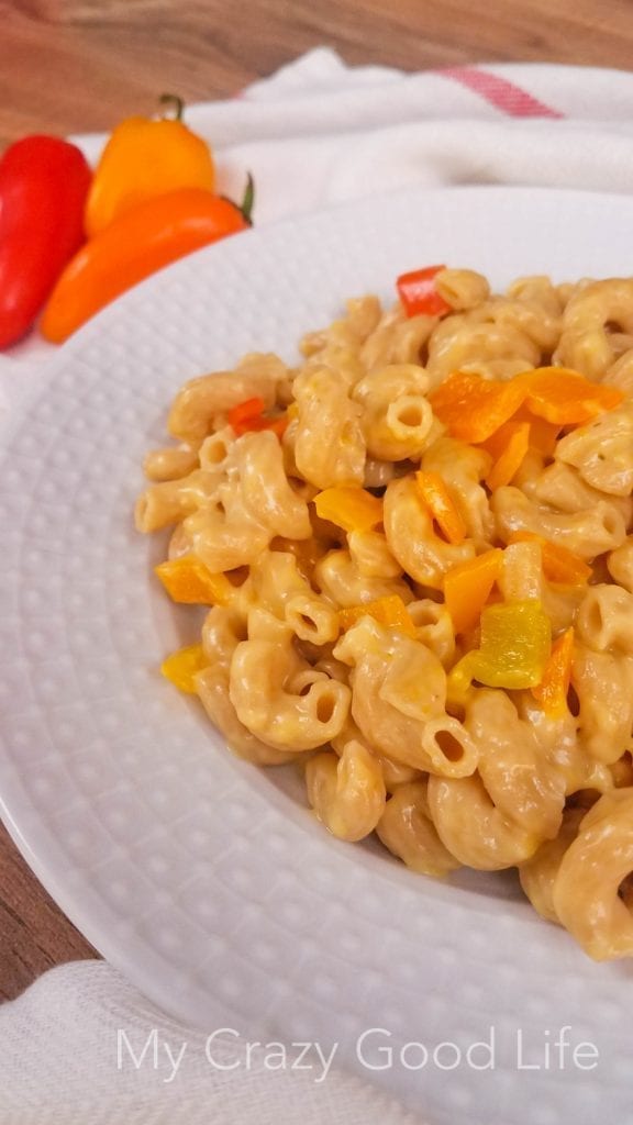 Instant Pot macaroni and cheese is easy to make, creamy, and super delicious! The whole family will love this recipe | 21 Day Fix macaroni and Cheese | Healthier Macaroni and Cheese