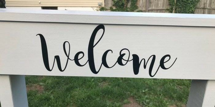 This Cricut welcome sign is a great weekend project. It's not too complicated and a DIY plant hanger makes a lovely addition to the front yard, porch, or give it as a gift!