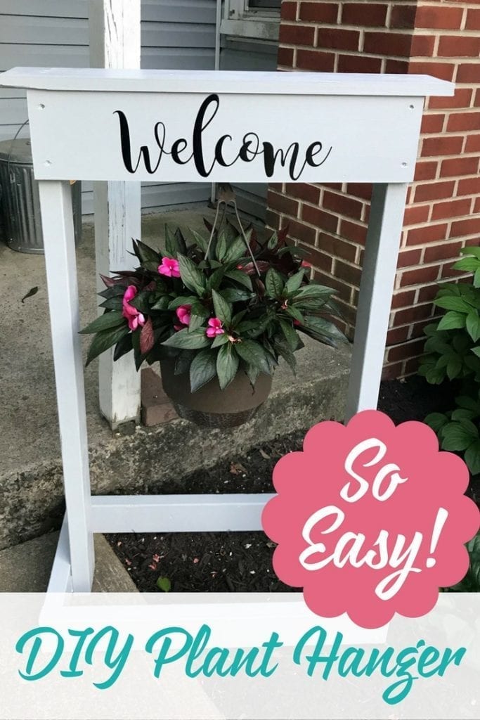 This adorable welcome sign is a great weekend project, and it's a fun Cricut project! It's not too complicated and a DIY plant hanger makes a lovely addition to the front yard, porch, or give it as a gift!