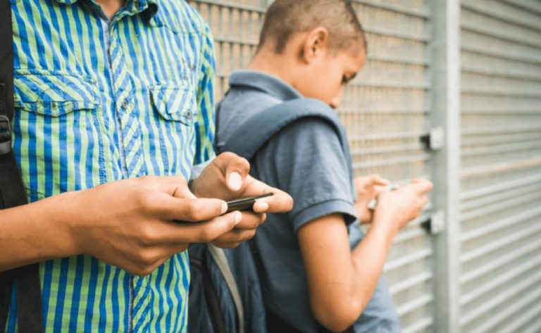 8 Phone Apps For Parents That Help Monitor Your Child Online