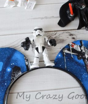 Looking for Star Wars Mickey Ears? These DIY Mickey Ears are a super easy craft for your Disney trip! Star Wars Mickey Ears | Star Wars Ears | Star Wars Mickey Mouse Ears | Star Wars Mickey Ears Headband