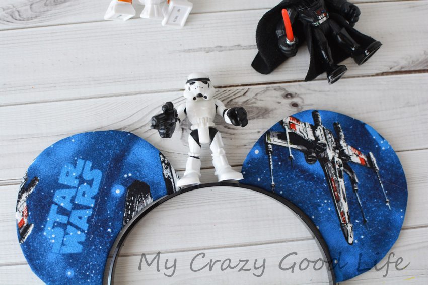 Looking for Star Wars Mickey Ears? These DIY Mickey Ears are a super easy craft for your Disney trip! Star Wars Mickey Ears | Star Wars Ears | Star Wars Mickey Mouse Ears | Star Wars Mickey Ears Headband