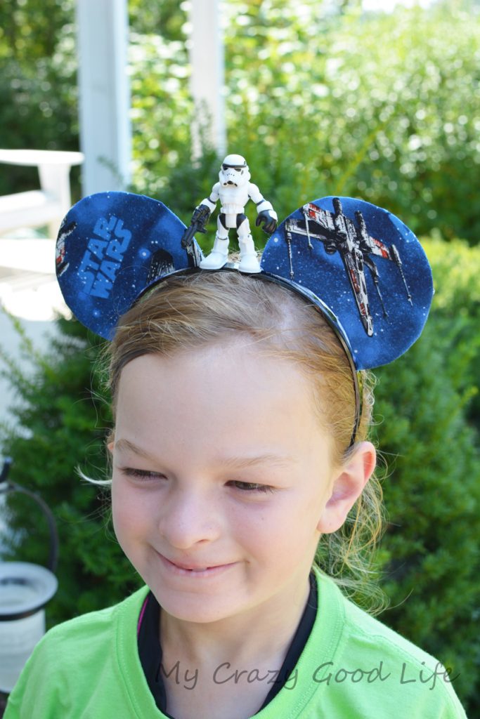 Looking for Star Wars Mickey Ears? These DIY Mickey Ears are a super easy craft for your Disney trip! Star Wars Mickey Ears | Star Wars Ears | Star Wars Mickey Mouse Ears | Star Wars Mickey Ears Headband