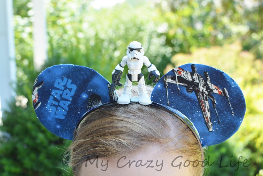 Looking for Star Wars Mickey Ears? These DIY Mickey Ears are a super easy craft for your Disney trip! Star Wars Mickey Ears | Star Wars Ears | Star Wars Mickey Mouse Ears | Star Wars Mickey Ears Headband