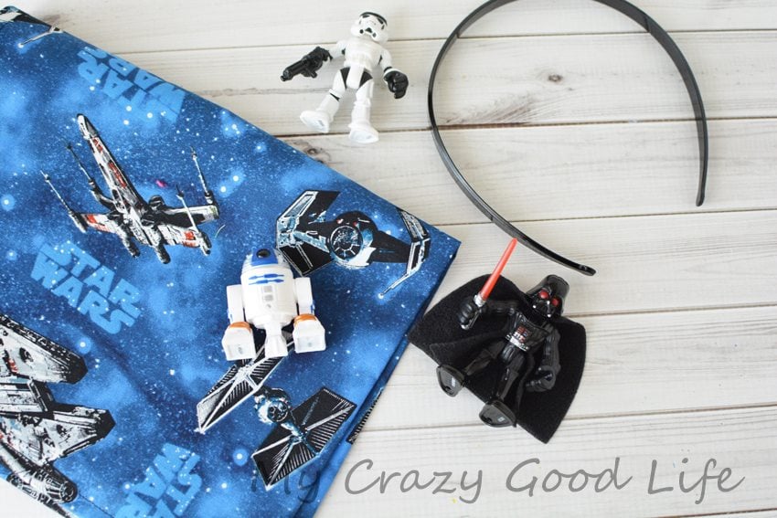 Looking for Star Wars Mickey Ears? These DIY Mickey Ears are a super easy craft for your Disney trip! Star Wars Mickey Ears | Star Wars Ears | Star Wars Mickey Mouse Ears | Star Wars Mickey Ears Headband