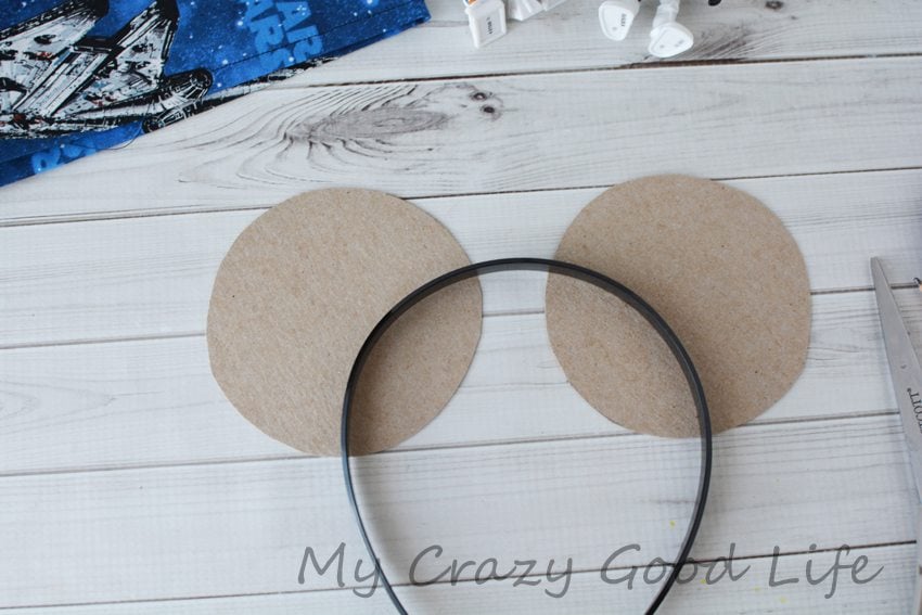 Looking for Star Wars Mickey Ears? These DIY Mickey Ears are a super easy craft for your Disney trip! Star Wars Mickey Ears | Star Wars Ears | Star Wars Mickey Mouse Ears | Star Wars Mickey Ears Headband