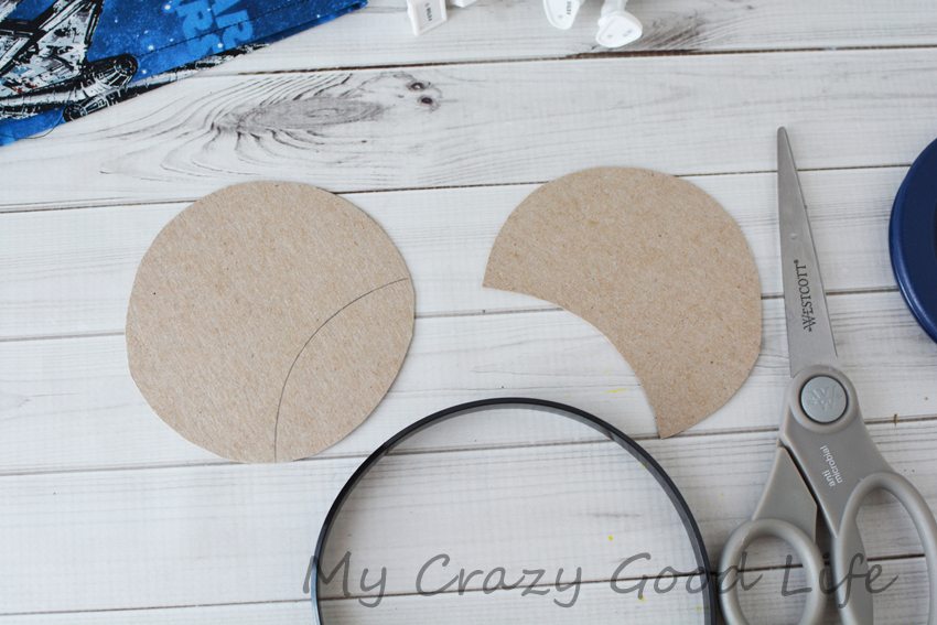 Looking for Star Wars Mickey Ears? These DIY Mickey Ears are a super easy craft for your Disney trip! Star Wars Mickey Ears | Star Wars Ears | Star Wars Mickey Mouse Ears | Star Wars Mickey Ears Headband