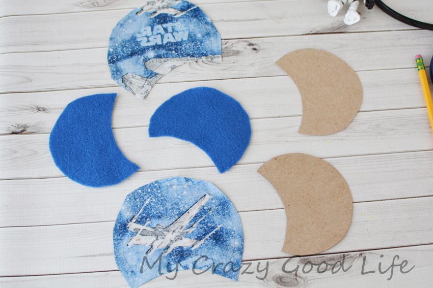 Looking for Star Wars Mickey Ears? These DIY Mickey Ears are a super easy craft for your Disney trip! Star Wars Mickey Ears | Star Wars Ears | Star Wars Mickey Mouse Ears | Star Wars Mickey Ears Headband