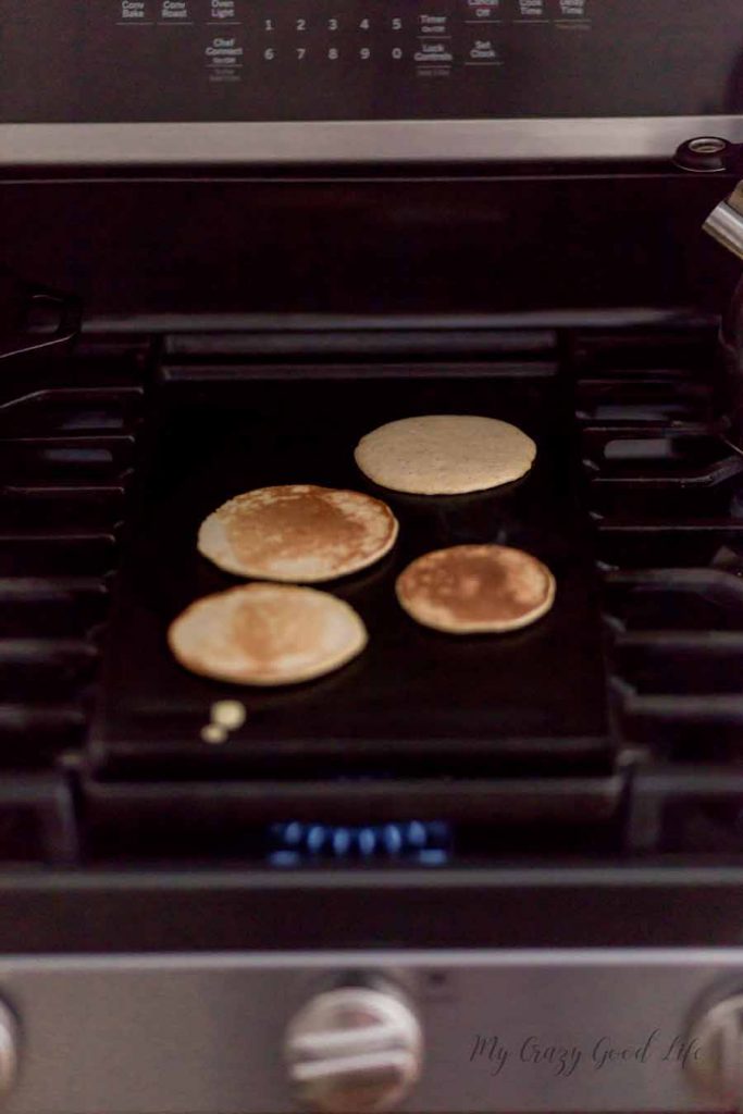 These flour free pancakes are a family favorite! These flour free pancakes are the best breakfast recipe! They're so filling, and a great way to start the day. These can easily be made into dairy free pancakes by omitting the cottage cheese and adding in a banana instead. #breakfast #glutenfree #recipes