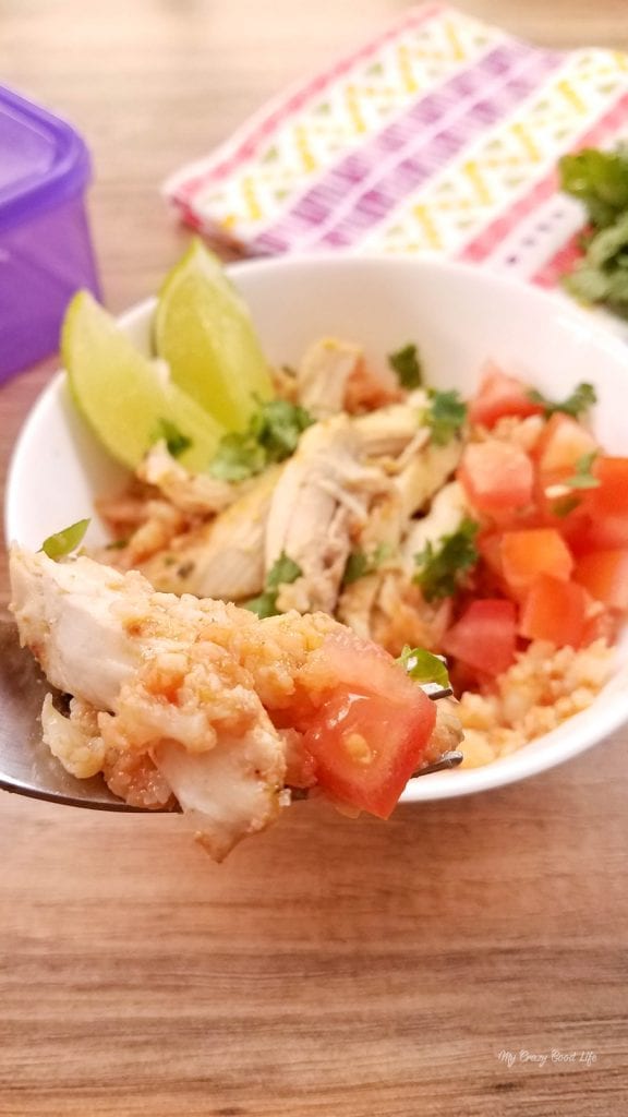 Making Weight Watchers Spanish rice with chicken is super easy thanks to the Instant Pot! You won't believe that it's just 1 Freestyle Smart Point per serving too! #weightwatchers #recipes #instantpot #spanishrice