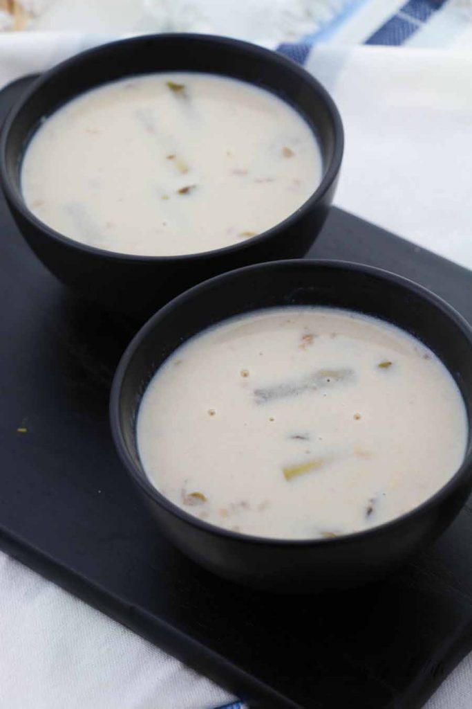 Making healthy choices is much easier when there are delicious options! You can make a batch of this quick and easy cream of asparagus soup to fight those cravings. It's also really easy to make this cream of asparagus soup vegan. #soup #healthy #recipes