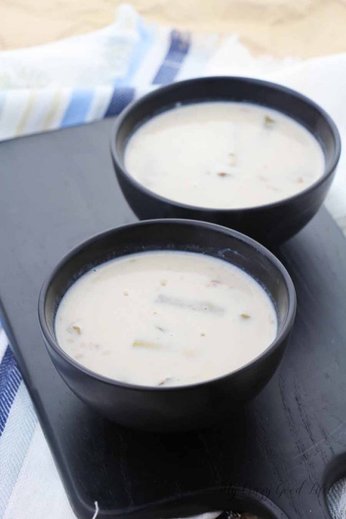 Making healthy choices is much easier when there are delicious options! You can make a batch of this quick and easy cream of asparagus soup to fight those cravings. It's also really easy to make this cream of asparagus soup vegan. #soup #healthy #recipes