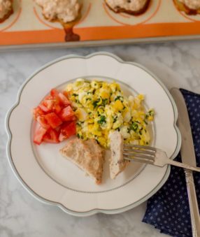 Homemade turkey sausage is a great way to start the day. It is packed with protein and the recipe is quick and simple. If you've never made homemade sausage this is a great place to start! #21dayfix #recipes #breakfast