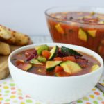 This gazpacho recipe is so easy and it makes for great leftovers! Gazpacho is a soup served cold, and is the perfect summer soup. Gazpacho Vegetable Soup has got tons of great flavors and is an easy healthy dinner | 21 Day Fix Gazpacho Soup | 21 Day Fix Soup | Healthy Soup | Cold Soup | Gazpacho Vegetable Soup Recipe #21dayfix #beachbody #21dfe