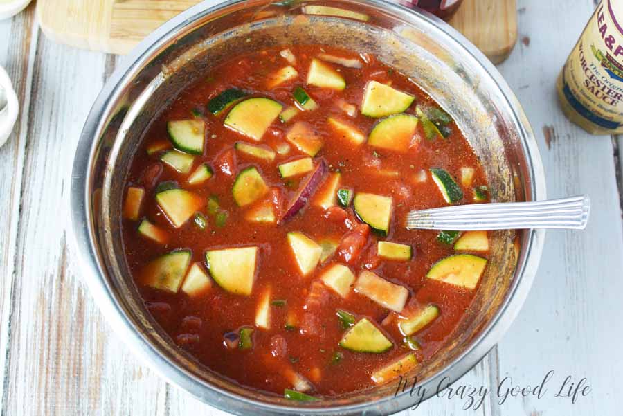 There's nothing quite like a recipe that you don't have to cook, right? This gazpacho recipe will blow you away! It's got tons of great flavors, it's easy to make, and best of all?! It's a 21 Day Fix gazpacho soup.