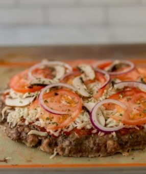 Who among us can deny the draw of a delicious slice of pizza? Not me! I love pizza and this meatza recipe is a low carb, 21 Day Fix option. #lowcarb #meatza #keto #glutenfree #21dayfix