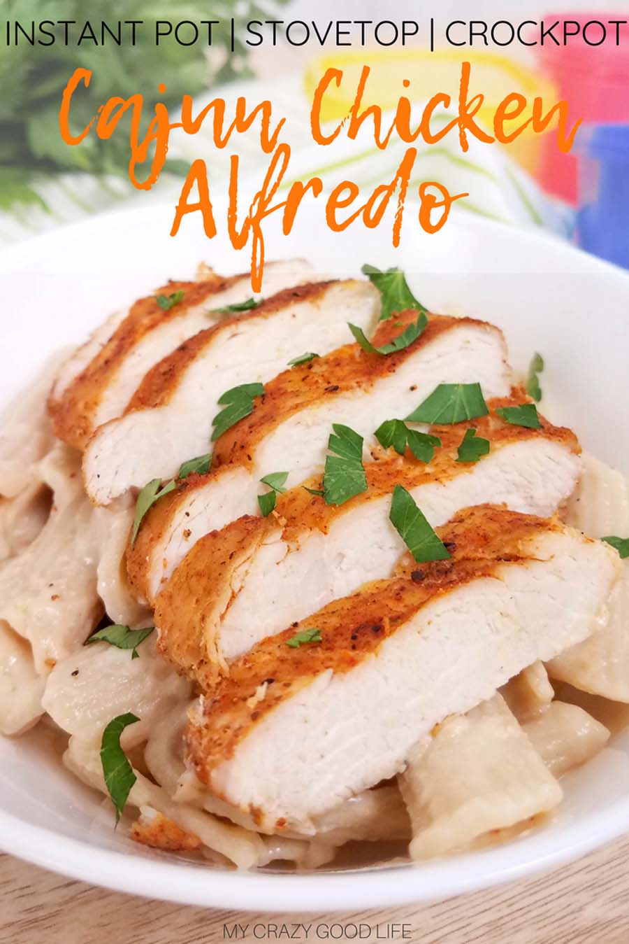 This cajun chicken alfredo is a healthy dinner recipe the whole family will love. It's a spicy take on your favorite chicken alfredo recipe! This healthy alfredo sauce recipe is super versatile so you'll want to keep it on hand for all your pasta dishes! #21dayfix #2bmindset #healthyrecipes #chickenalfredo #dinnerrecipes