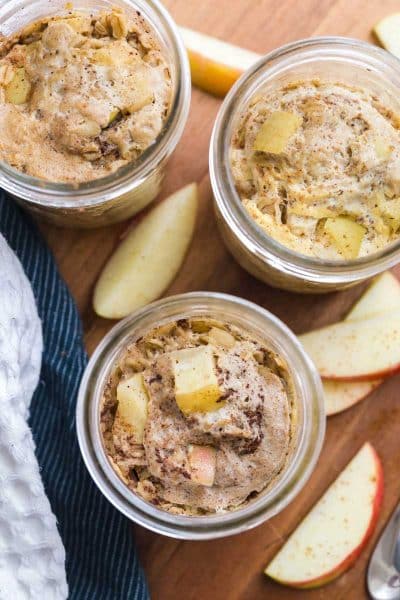 mason jars of apple cinnamon oatmeal cups.