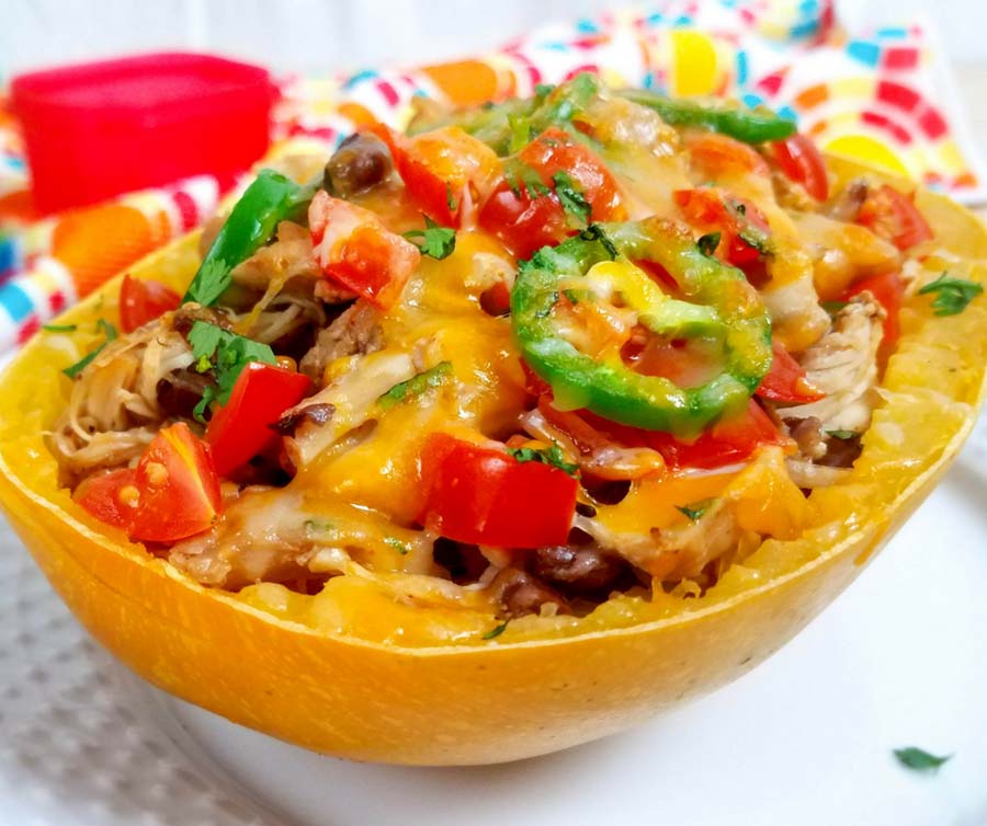 These spaghetti squash taco boats are perfect for meal prep lunches! Spaghetti squash bowls are a popular healthy meal idea, and you can add extra veggies to these if you need to, but they're already #veggiesmost! Spaghetti squash recipes are my favorite healthy dinner ideas right now, and this healthy taco bowl is one your entire family will love! Instant Pot Spaghetti Squash | Slow Cooker Spaghetti Squash | Spaghetti Squash Taco Bowl | Bakes Spaghetti Squash Taco Boat | Tex Mex Spaghetti Squash #21dayfix #beachbody #2bmindset #instantpot #slowcooker #crockpot #healthydinner #weightloss