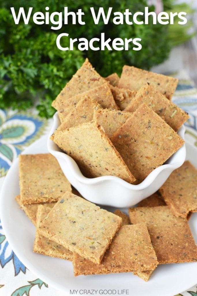 These healthy homemade herb crackers are a delicious way to avoid prepackaged foods! They're just like Simple Mills almond crackers and are great to use with homemade dips! Healthy Dips | Weight Watchers Crackers | 21 Day Fix Crackers | Healthy Crackers | Use GF ingredients for Homemade Gluten Free Crackers #crackers #healthy 